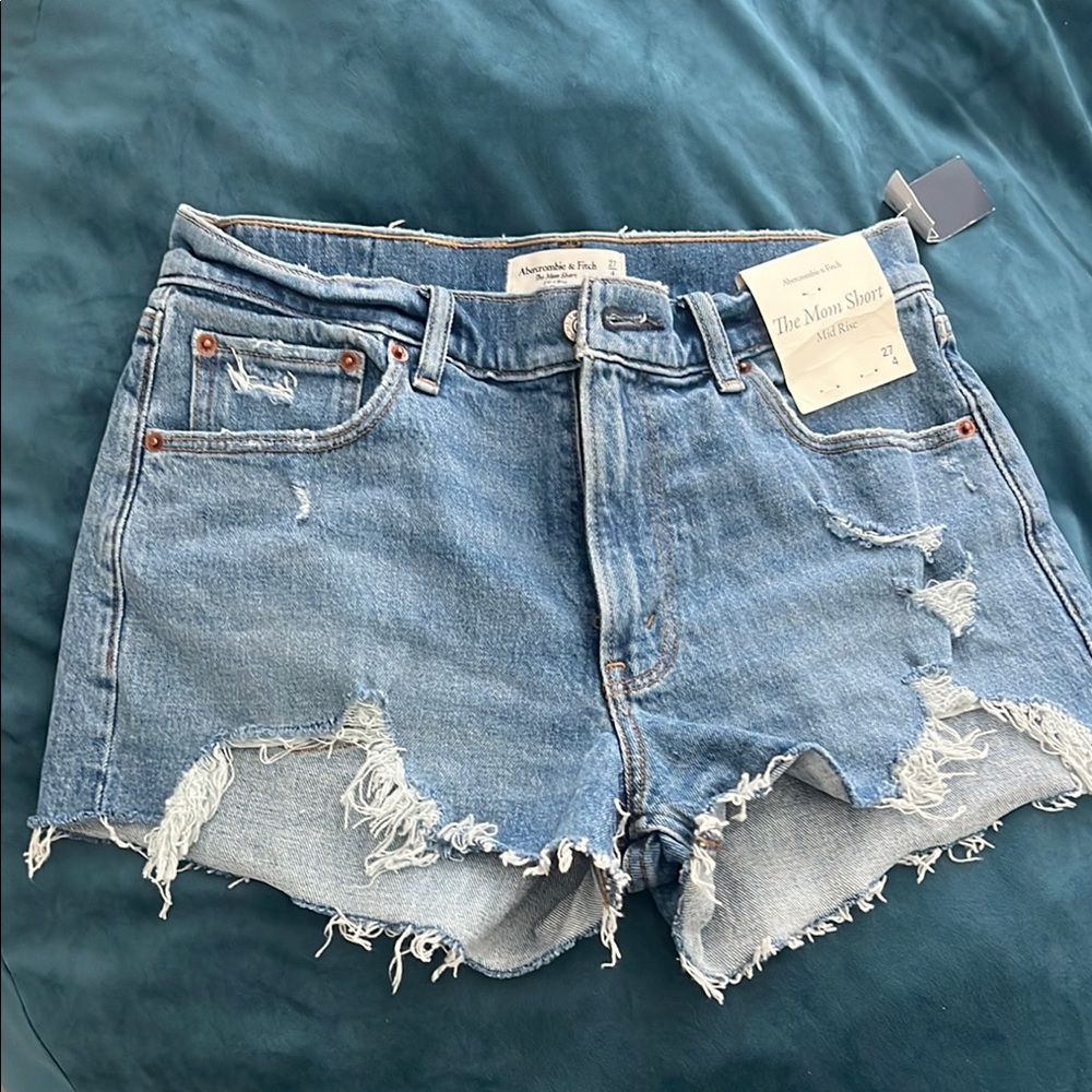 Abercrombie & Fitch Blue Denim mid rise Mom Shorts - Picture 4 of 4